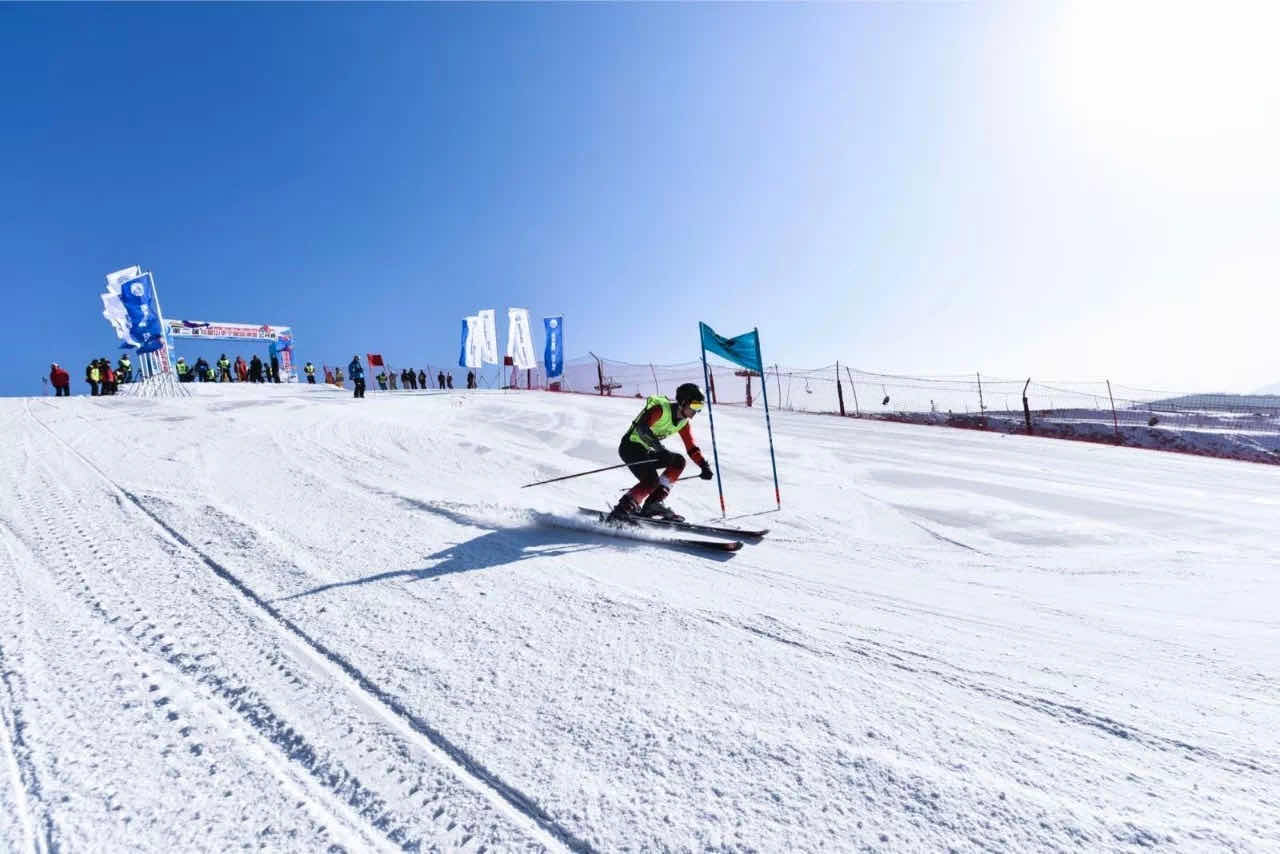 李宁乌金山国际滑雪场