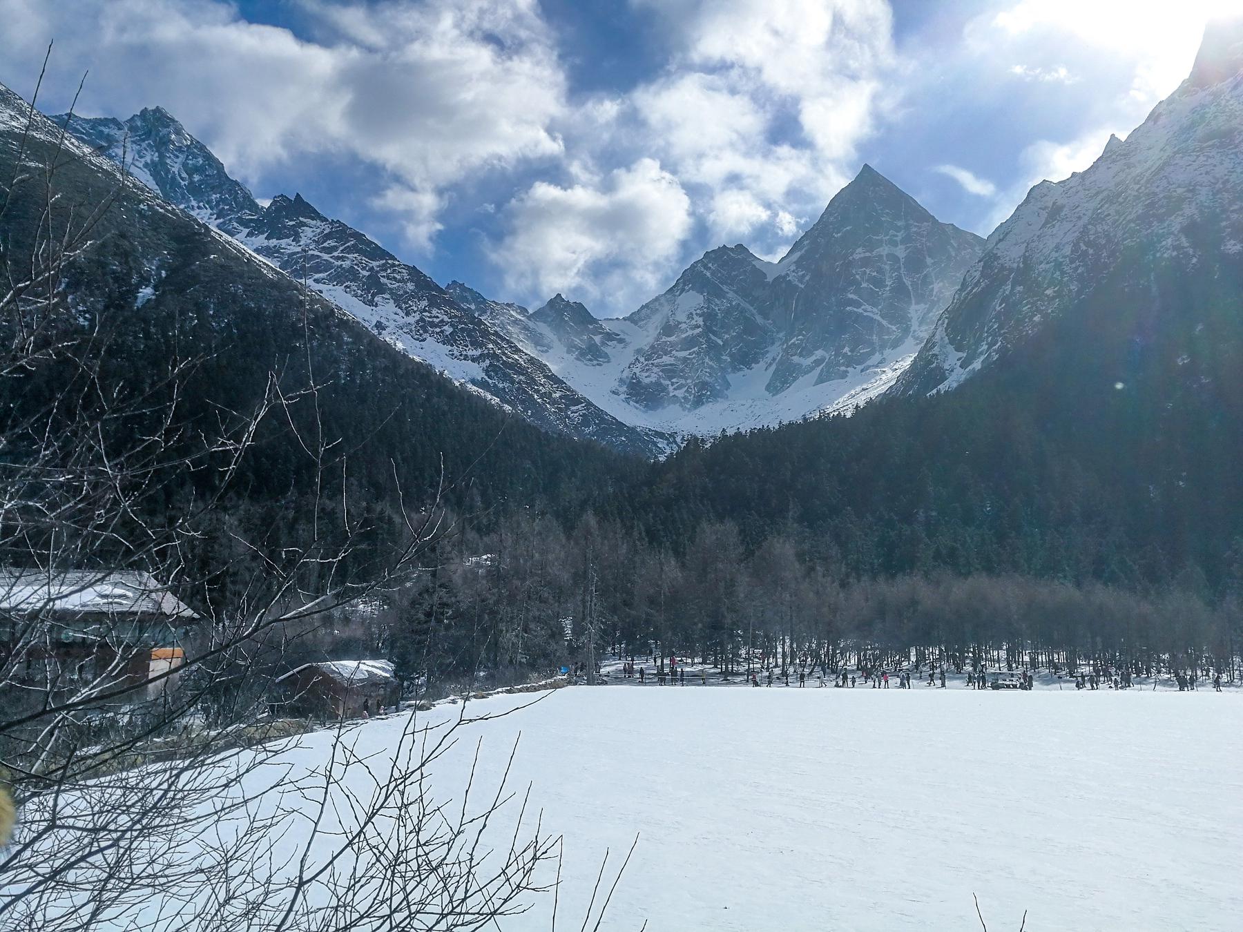 毕棚沟景区冰雪娱乐场