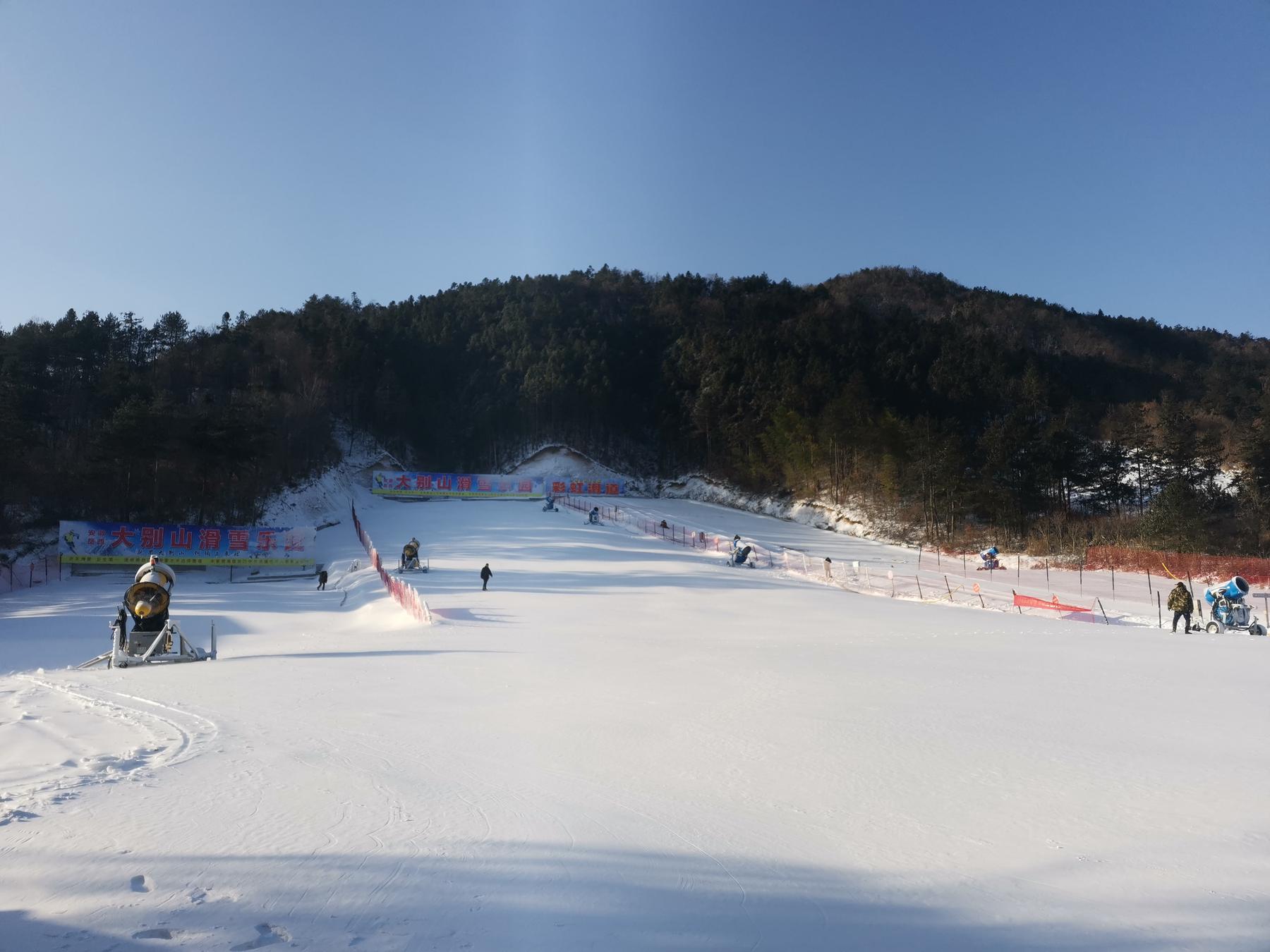 安徽岳西大别山国际滑雪场