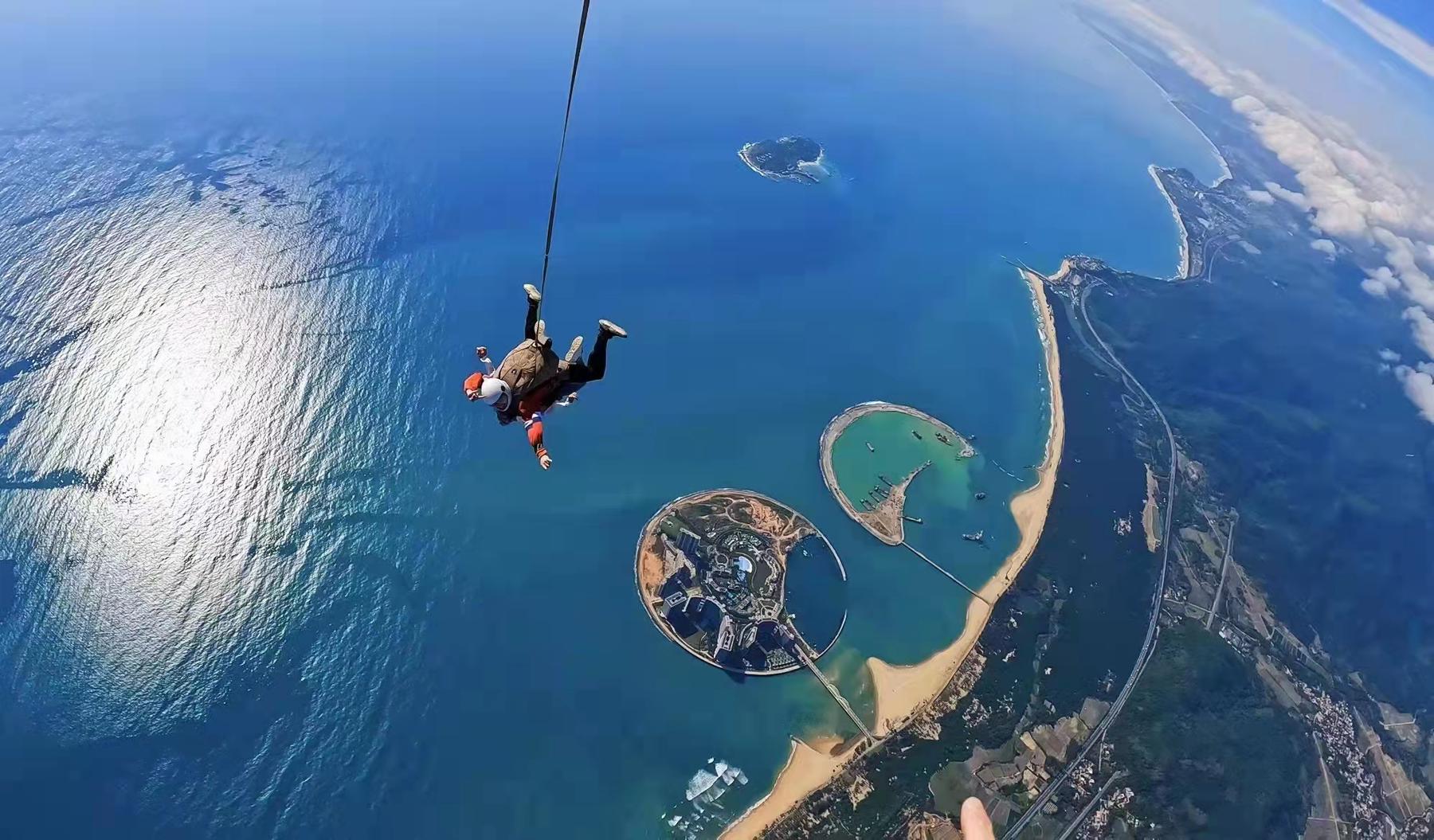 日月湾海上跳伞Skydive Riyue Bay