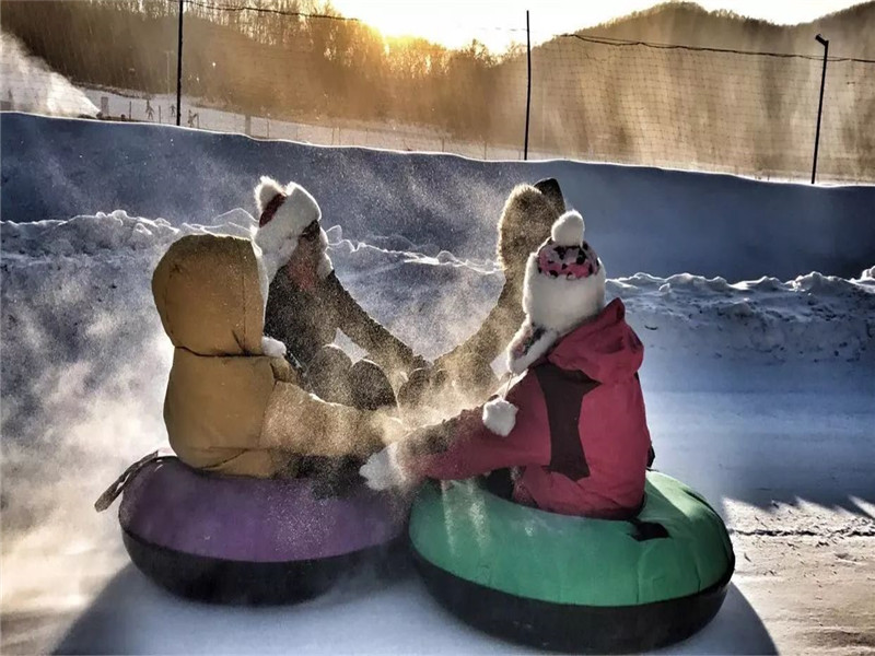 鸣山绿洲滑雪场