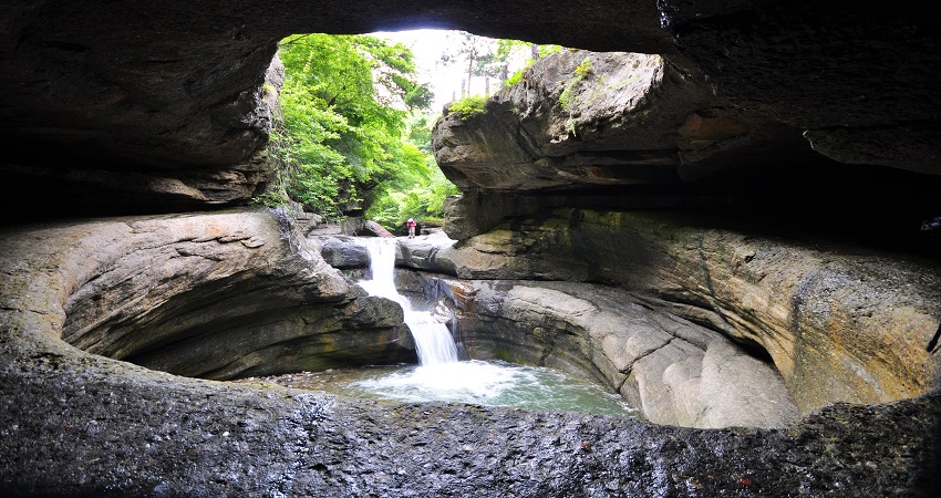 米仓山大峡谷旅游景区