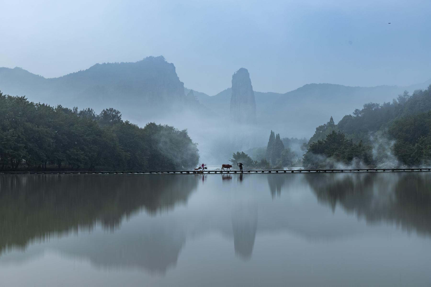 鼎湖峰