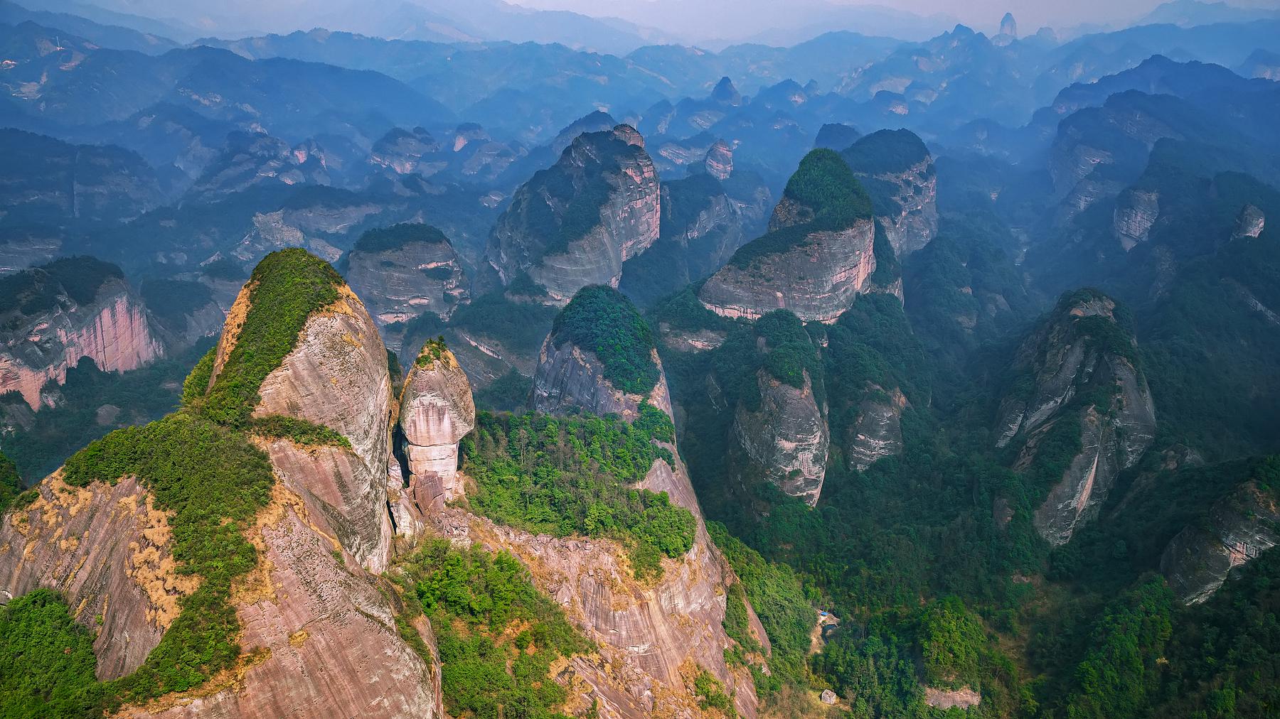 桂林丹霞八角寨景区