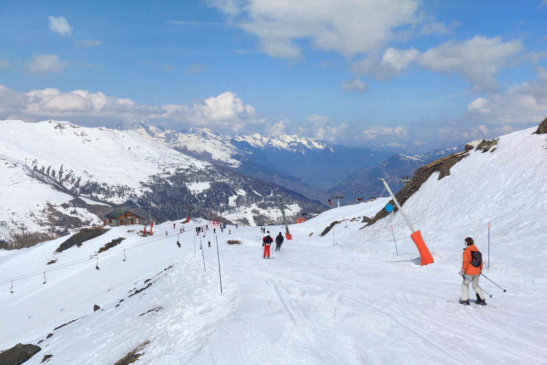 松鸣岩国际滑雪场