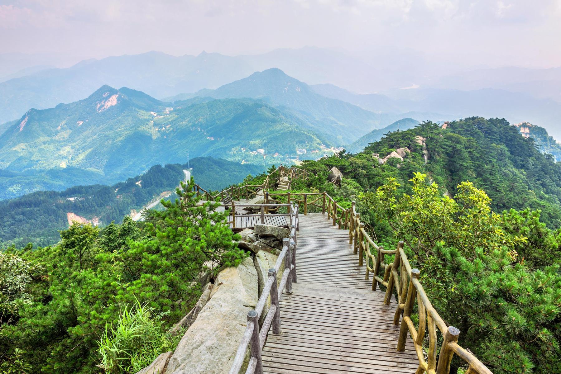 罗田大别山薄刀峰风景区