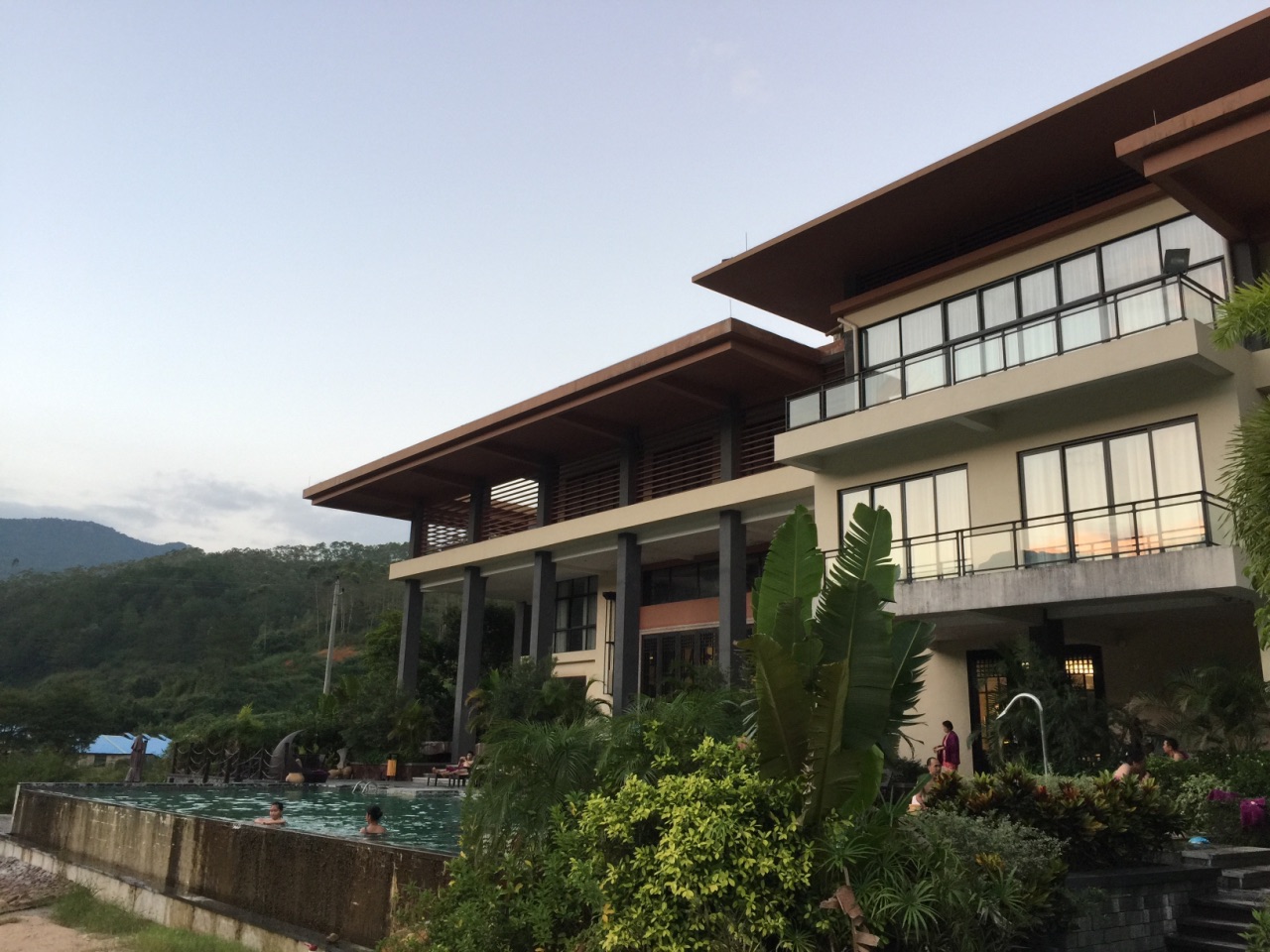 龙川温泉度家村