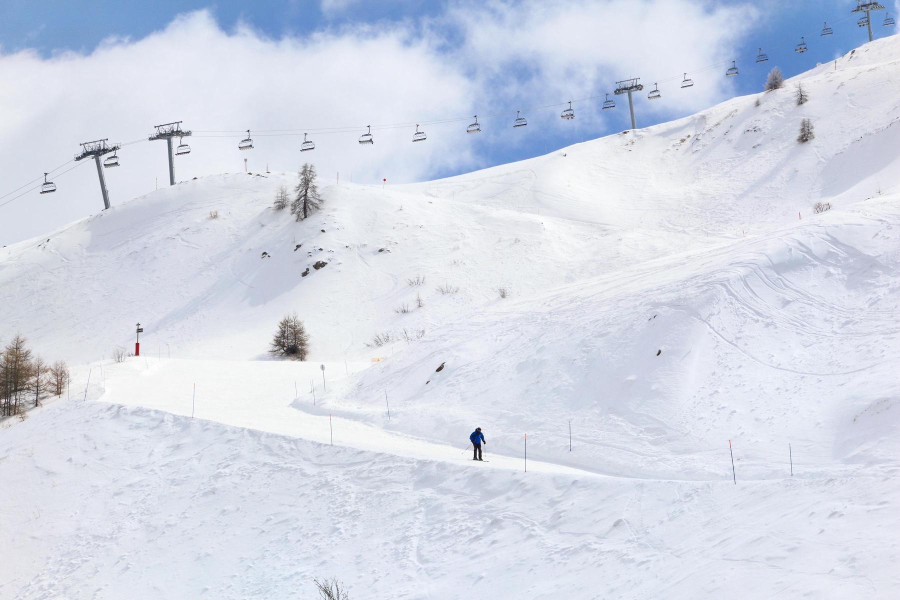 悬壁长城四季滑雪场