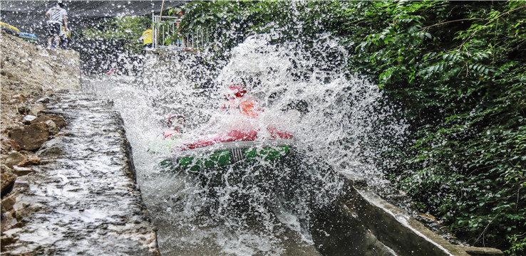 白云峰漂流记景区