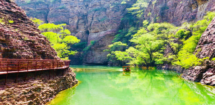 太行赤壁悬流景区