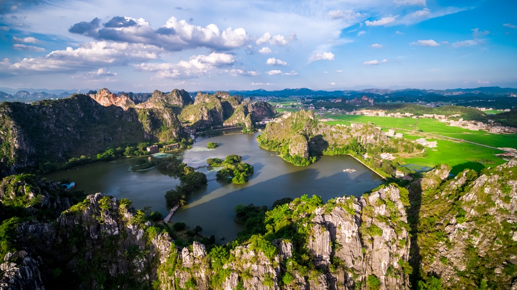 龙珠湖风景区南门地上停车场-出入口